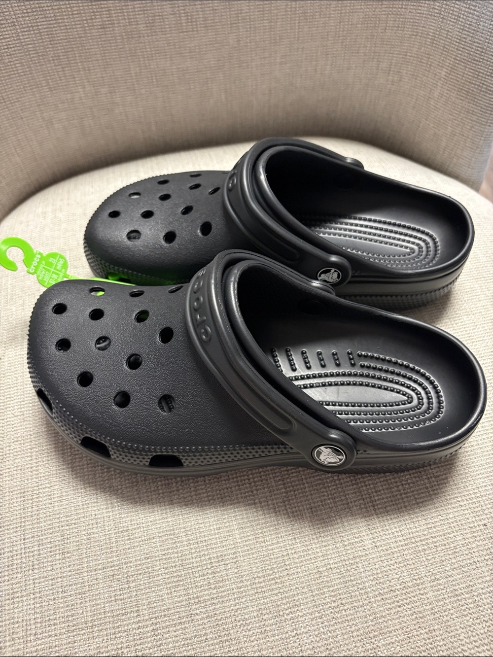 CROCS Classic Clog Sandals in Black M 5/W 7 - Picture 3 of 6